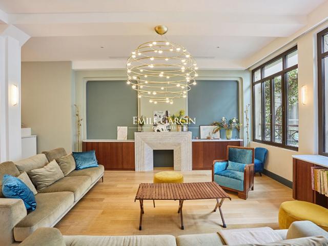 Location 7ème arrondissement 5 pièces 180 m² Terrasse de 40 m²