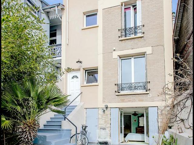 location 8 pièces meublée de 140 m² à Nanterre
