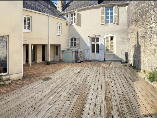 location 8 pièces meublée de 256 m² à Bourges