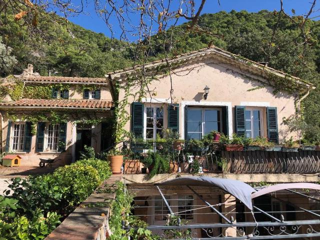 location 9 pièces meublée de 250 m² à Toulon