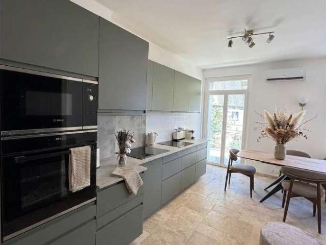location 10 pièces meublée de 170 m² à Avignon