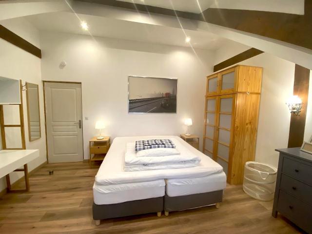 Location 10 pièces meublée de 245 m² à Vénissieux