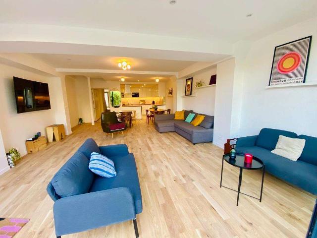 location 10 pièces meublée de 250 m² à Les Lilas