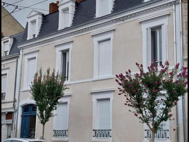 Location 10 pièces meublée de 250 m² à Limoges