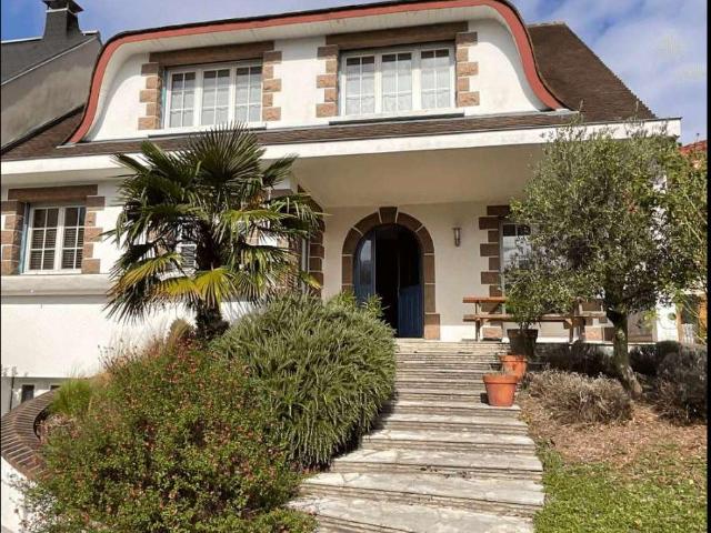 location 10 pièces meublée de 300 m² à Fresnes