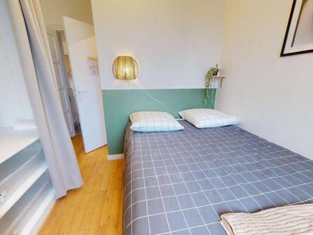 location 10 pièces meublée de 330 m² à Bron