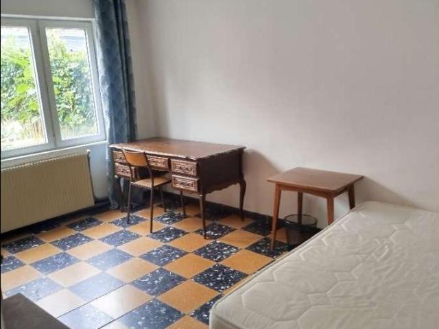 Location 1 pièce meublée de 200 m² à Lille