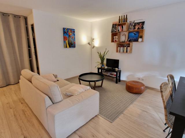 Location 3 pièces meublé avec terrasse calme et proche des commerces | AA Gestion