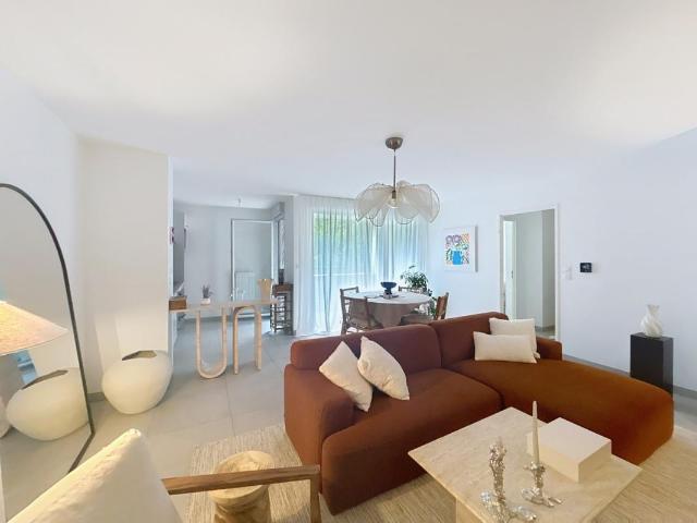 Location T3 de 70 m² avec terrasse et place de parking Compans