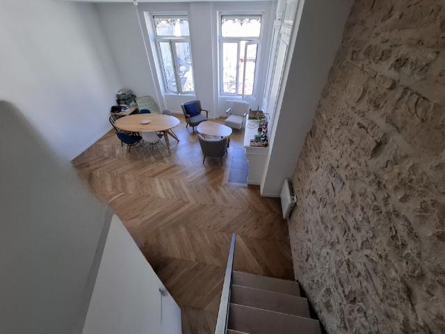 LOCATION T3 MEUBLÉ en DUPLEX dans immeuble hausmanien