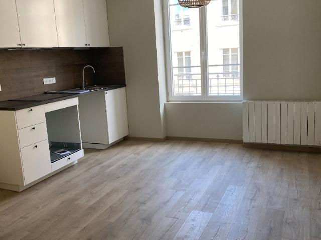 LOCATION T3 OULLINS