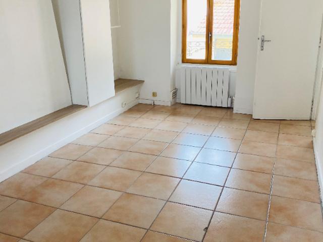Location T1 OULLINS