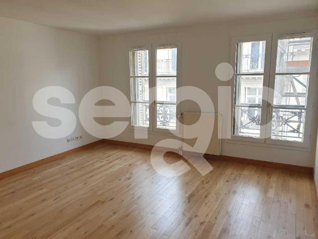 location t2 51 m² paris 75008