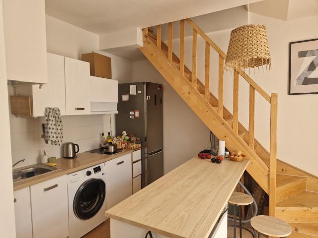 LOCATION T2 MEUBLE EN DUPLEX TOULON QUARTIER PONT DU LAS