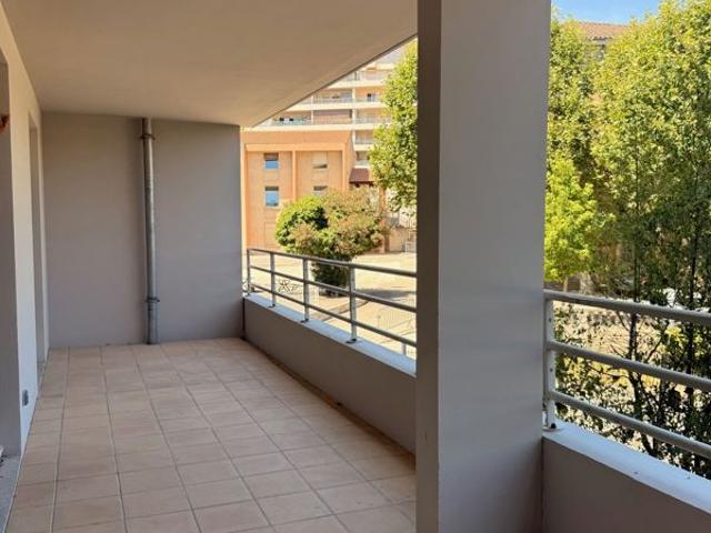 Location T4 86 m² à Marseille 5 1 201 ¤ CC /mois