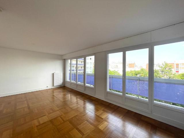 location t4 100 m² paris 75015