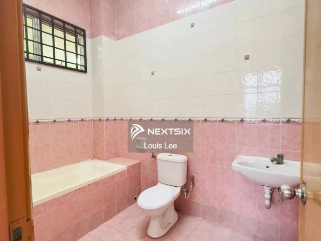 Location: Taman Daya Tenure: Freehold Lot: Non bumi lot Property Type: 2bedroom 2bathroom Land size: 650 sqft Carpark: 2 Renovation: Fully Furnished Bank Value: RM 330k 360k