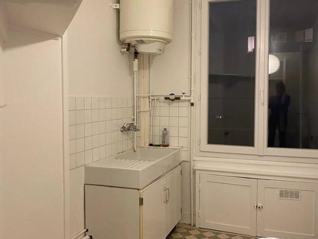 LOCATION UNE PIECE NON MEUBLE