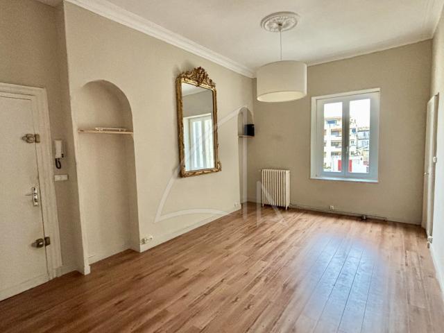 LOCATION VIDE À L’ANNÉE – MONTPELLIER – SUBLIME APPARTEMENT DE TYPE 4 AU COEUR DU CENTRE VILLE