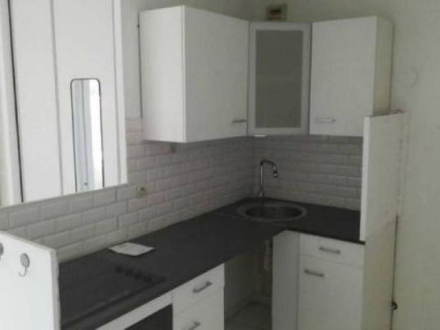 LOCATION VIDE 2 PIECES NICE EST PROCHE STADE VAUBAN