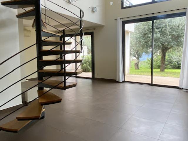 Location Villa 5 pièces 122.35 m2 San Martino di Lota