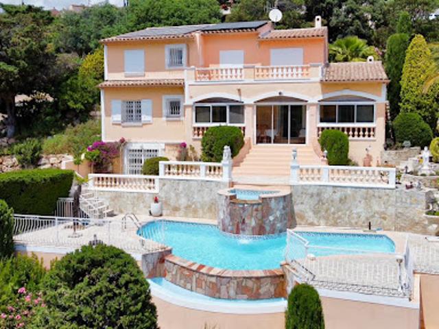 Location Villa 6 pièces 128 m2 Les issambres