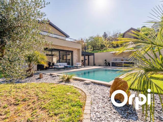 Location Villa 6 pièces 196 m2 Curis au Mont d'Or