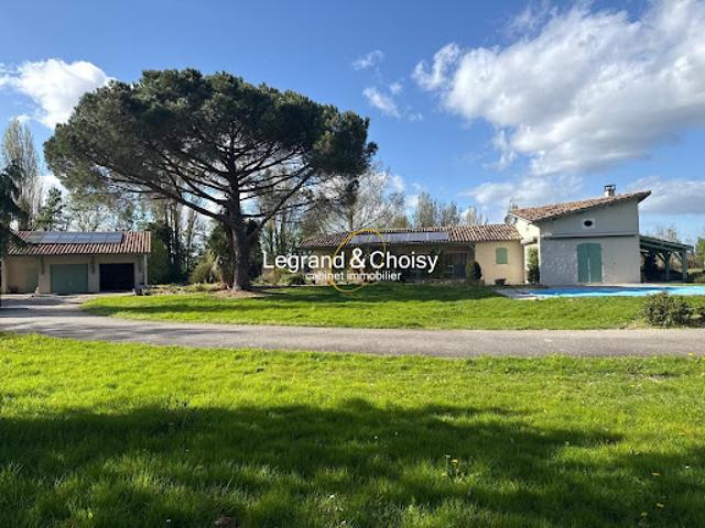 Location Villa 6 pièces 200 m2 Bias