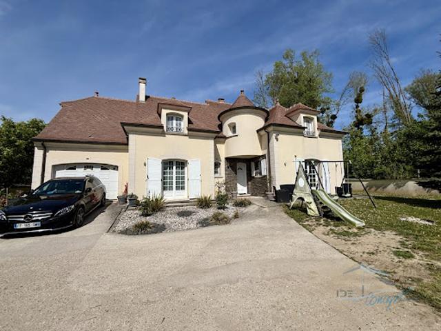 Location Villa 6 pièces 230 m2 Saint Vrain