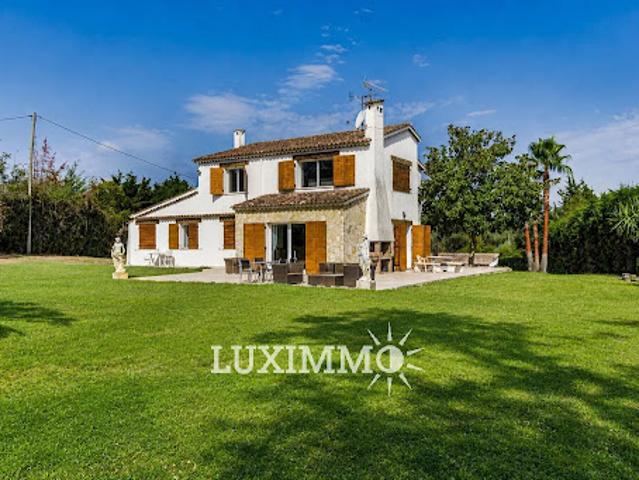 Location Villa 7 pièces 250 m2 Mouans Sartoux