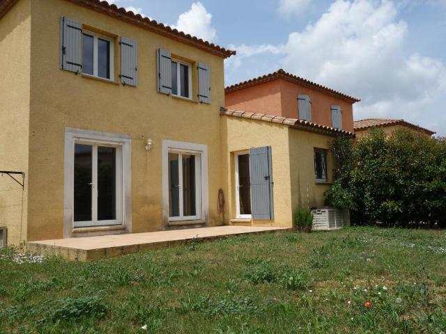 Location Villa T5 de 95 m2 avec jardin clos, terrasse et garage