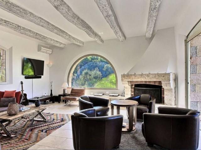 LOCATION VILLA A MOUGINS