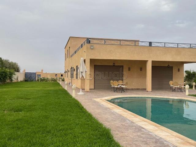 Location villa de haut standing à Route de Fez. Surface totale 2100 m². Meublé