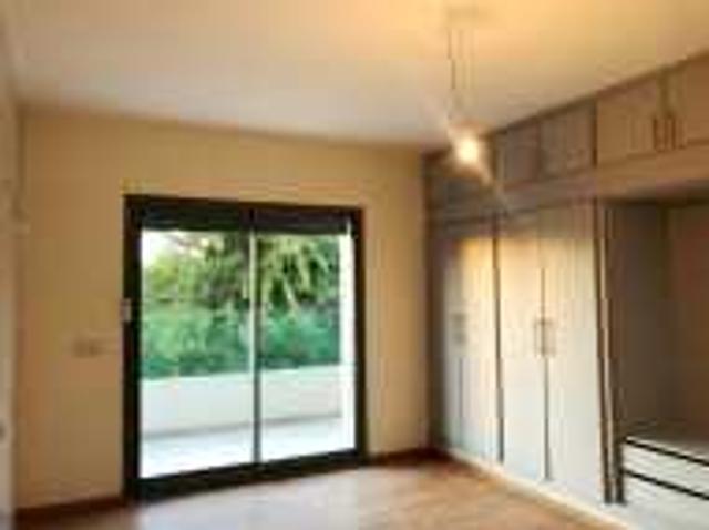 Location villa neuve moderne bien située à Souissi