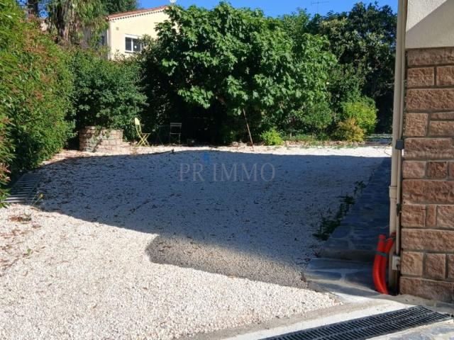 LOCATION A L'ANNEE APPARTEMENT MEUBLE 2 PIECES