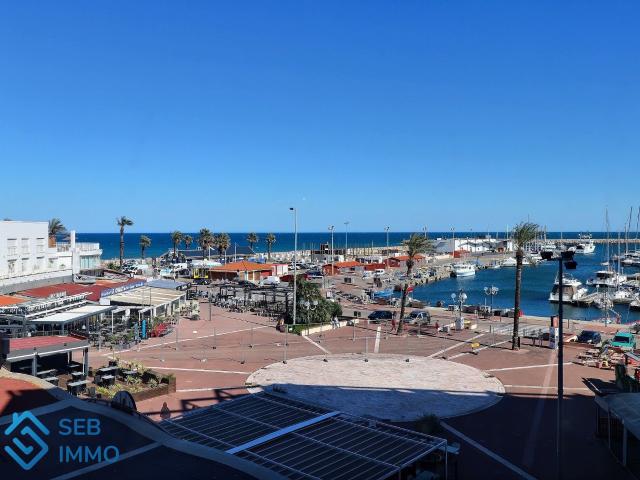 Location à l'année en front de mer avec parking, ce studio de 20m2 se trouve à SAINT CYPRIEN