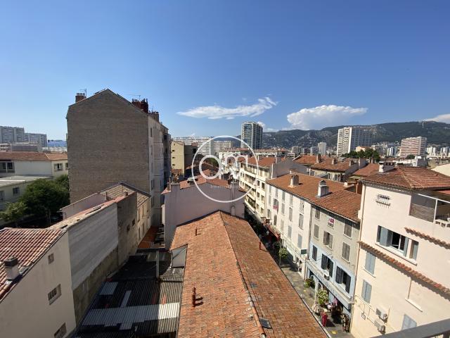Location À louer – Studio climatisé avec balcon et vue dégagée – Mourillon | AMV Immobilier