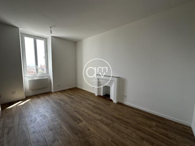 Location À louer – T2 entièrement rénové – Toulon | AMV Immobilier