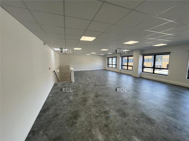 Location local d'activité neuf Trappes Accès A12 N10