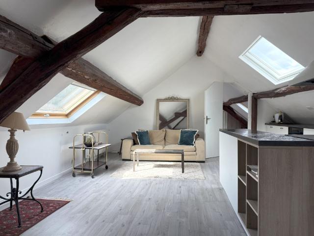 Location Aigremont centre, 2 pièces 38m² Carrez, 81m² au sol Parking intérieur étage 3/3