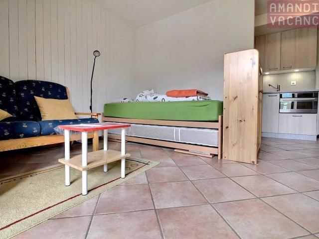 Location annuelle uniquement studio avec vue dégagée | dreamo. Ch
