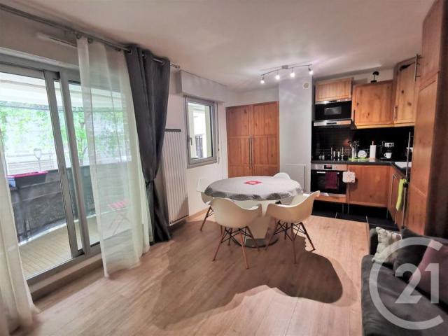 Location Appartement 41 m² à Courbevoie 1 332 ¤ CC /mois