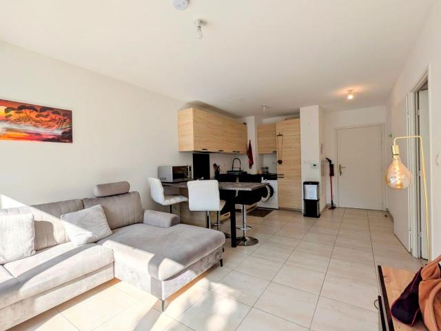 Location appartement, 42.76 m² T 2 à Toulon, 1 060 €