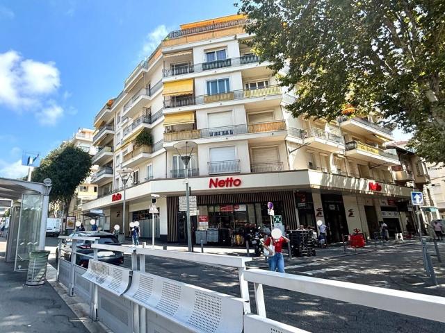 Location appartement, 48.53 m² T 3 à Nice, 1 200 €