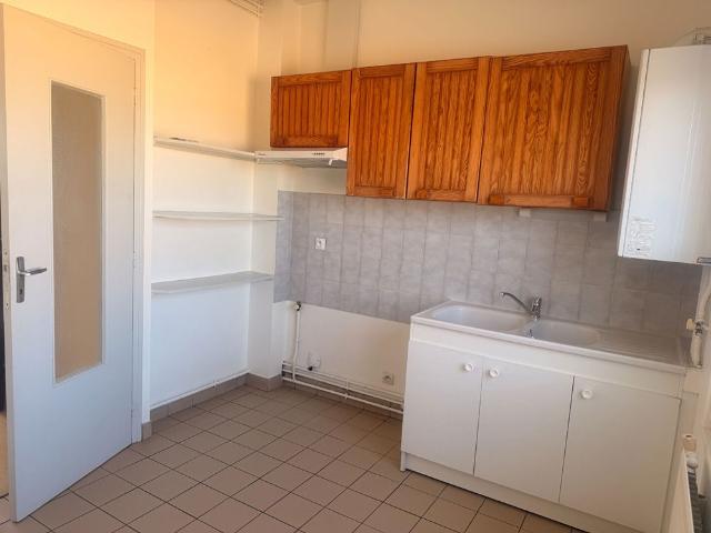 Location appartement 4 pièces, 60.00m², Saint Jean d'Angély
