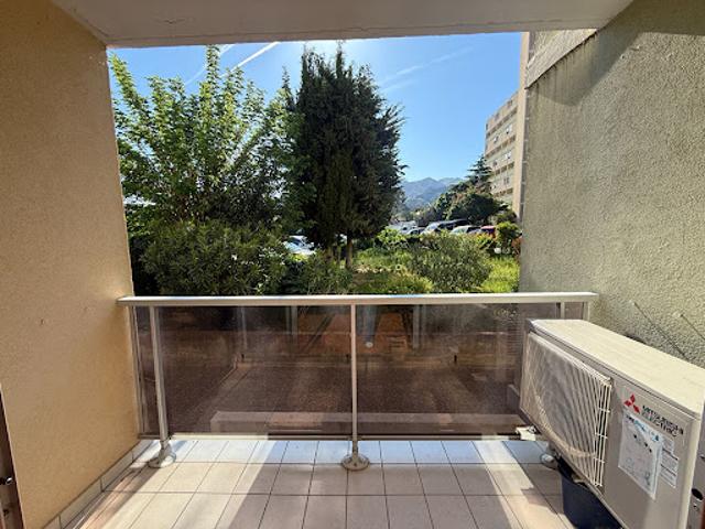 Location Appartement 4 pièces 66 m2 Marseille 10ème