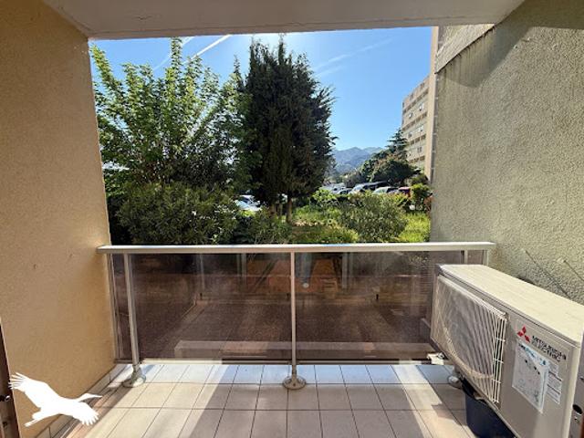 Location Appartement 4 pièces 66 m2 Marseille 10ème