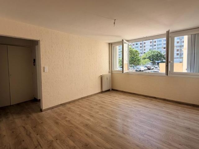 Location Appartement 4 pièces 66m² TOULON 83000