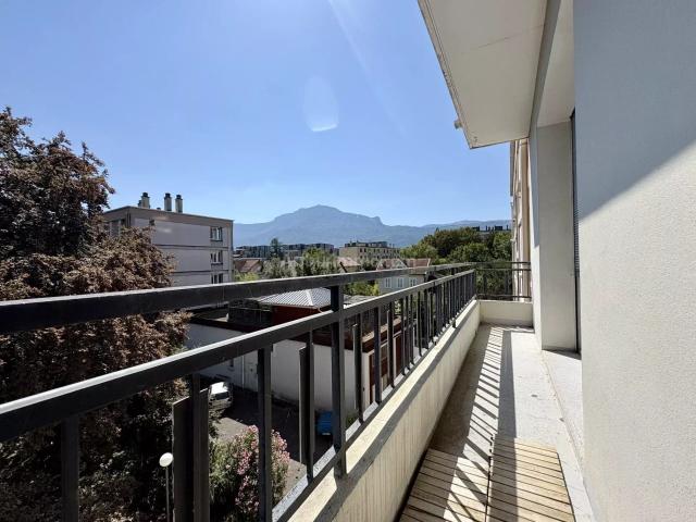 Location Appartement 4 pièces 69 m2 à Grenoble