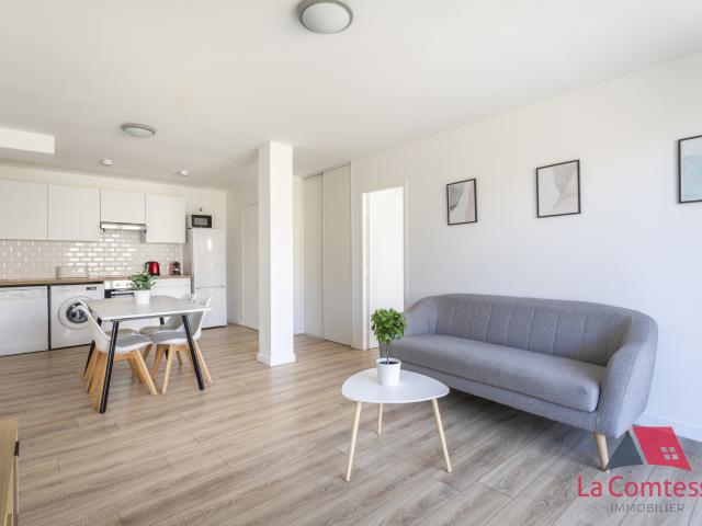 Location Appartement 4 pièces 69m² MARSEILLE 5ème